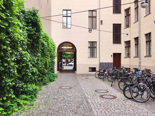 NEUE WEST