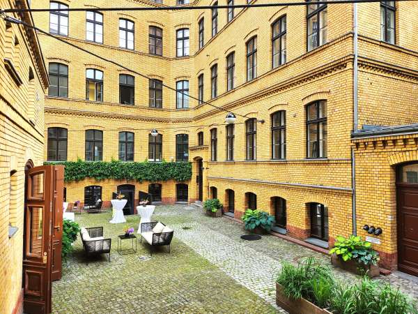 NEUE WEST